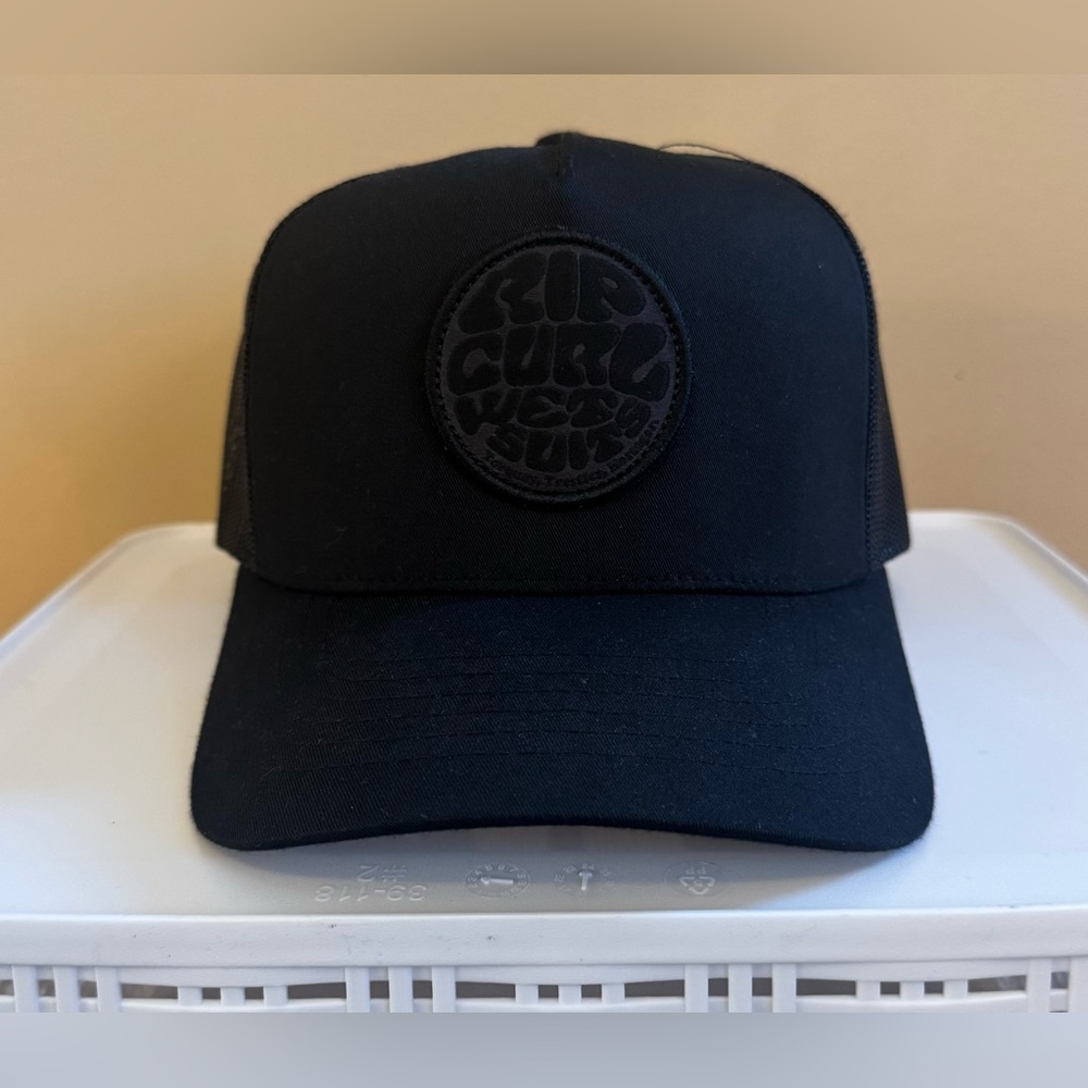 Ripcurl Surf Wetsuit Icon Trucker Hat - Color: Black - Size: Adjustable